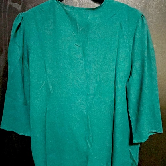 NWOT Boutique Top Green Embroidered Beautiful Adult Small - Picture 4 of 4